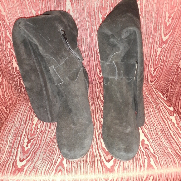 BCBG ENERATIC WOMEN'S LEATHER KNEE HIGH WEDGE BOOTS SIZE 7 1/2B 37 1/2 - Picture 2 of 10